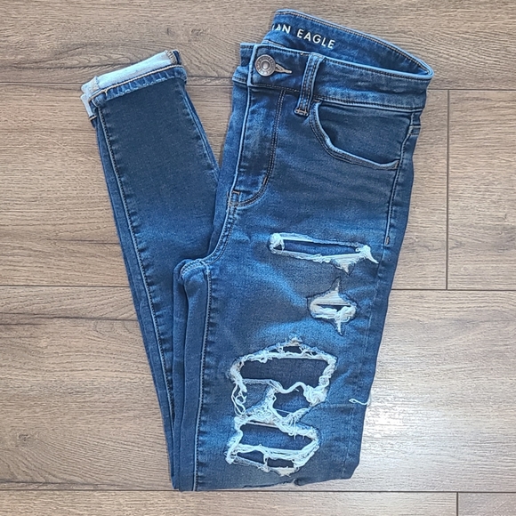 American Eagle Outfitters Denim - Hardly Worn- AMERICAN EAGLE- Cozy Next Level Stretch Hi-Rise Patched Jeans- Sz 2